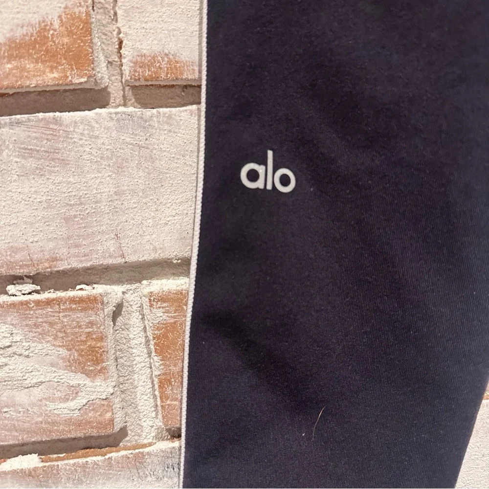 ALO Yoga Airbrush Heart Throb Black Leggings